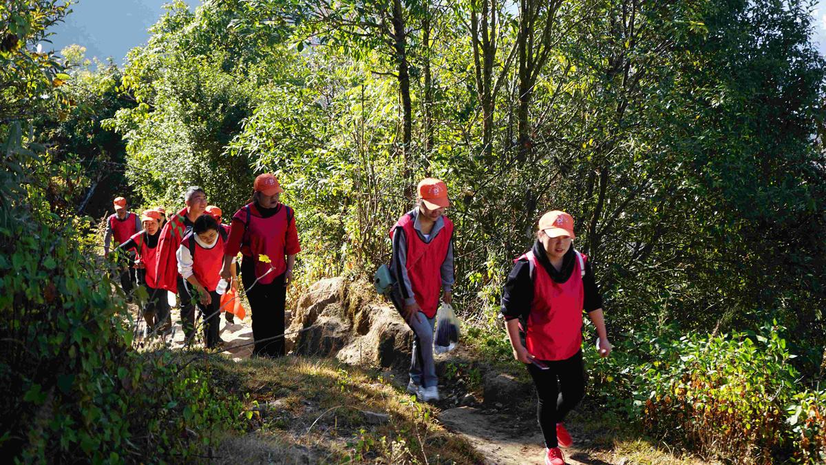 “凝聚團(tuán)隊(duì)，勇攀高峰”騰沖世紀(jì)金源大飯店2019年基層管理人員戶外拓展培訓(xùn)